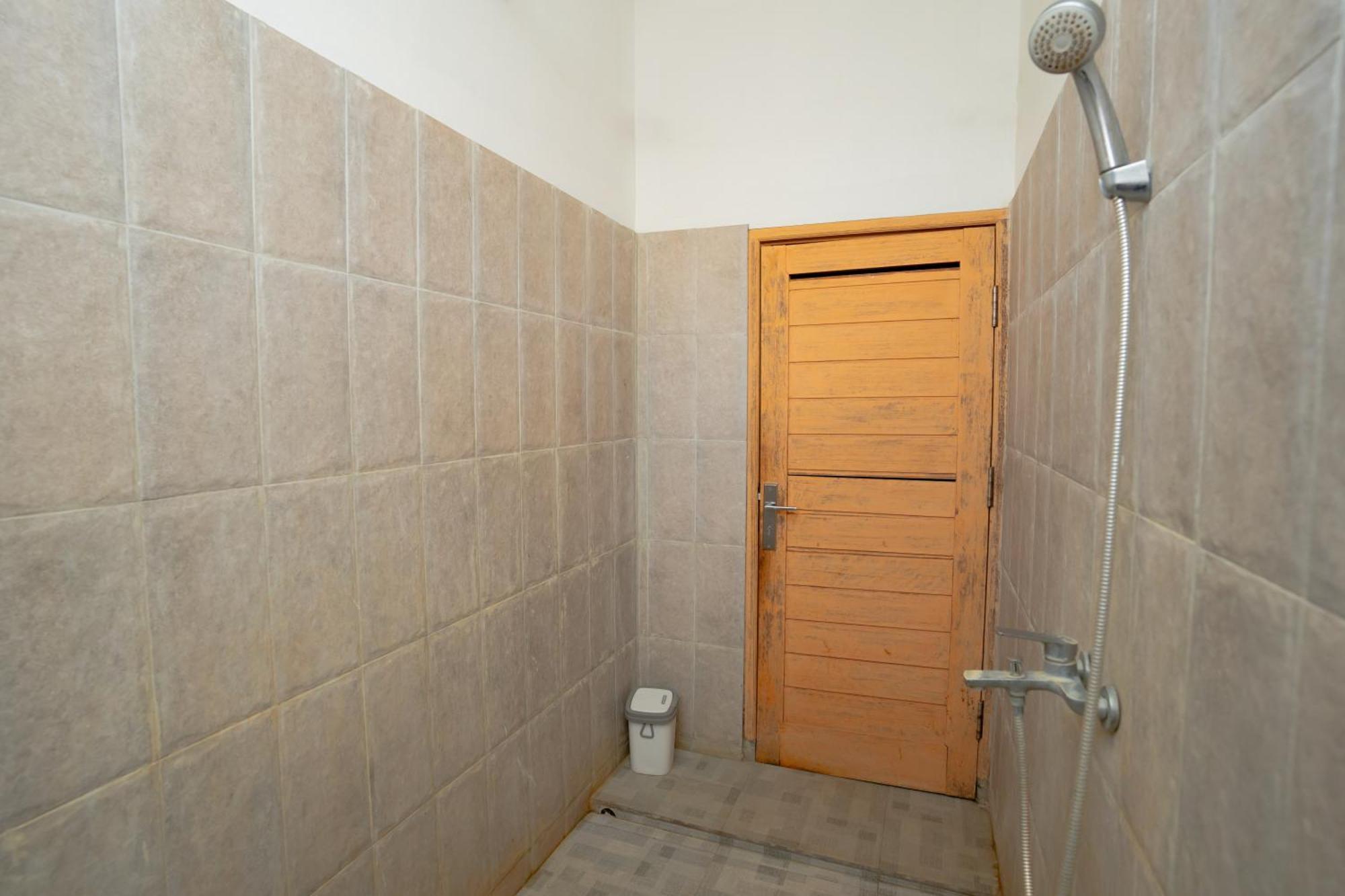 Reddoorz Syariah Near Lombok Epicentrum Mall Mataram Eksteriør billede